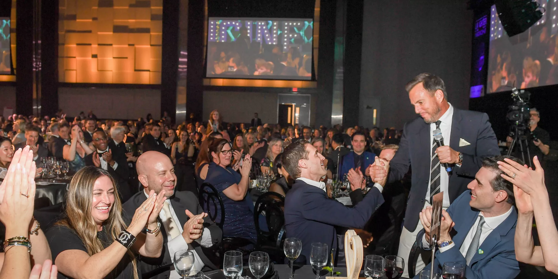 Will Arnett hosting the auction at the 2023 Laughter is the Best Medicine gala.