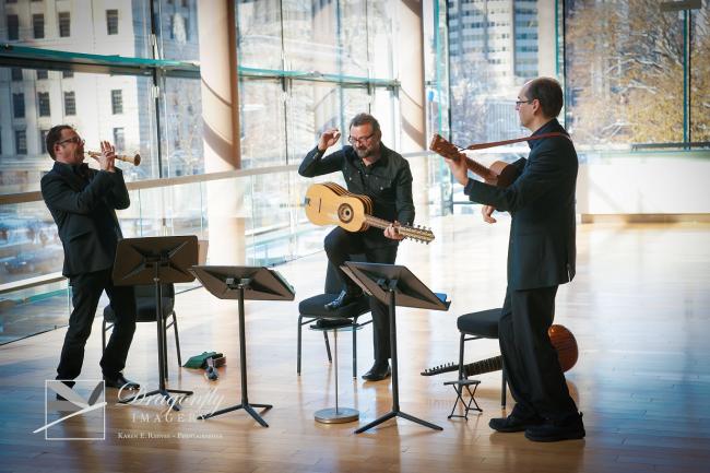 3 musicians from the Vesuvius ensemble perform