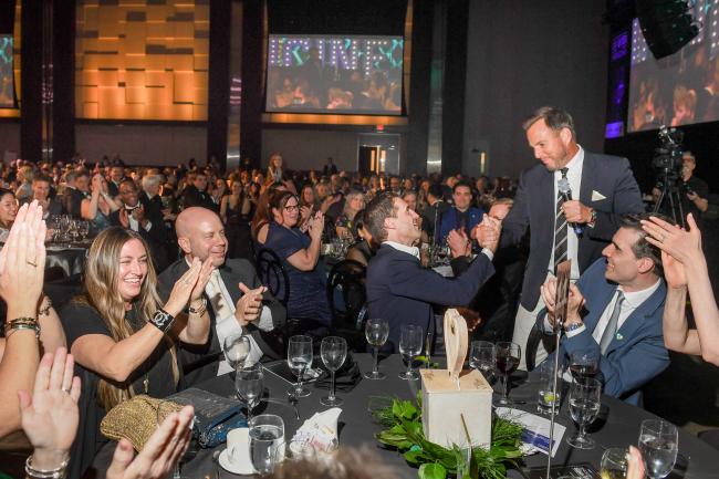 Will Arnett hosting the auction at the 2023 Laughter is the Best Medicine gala.